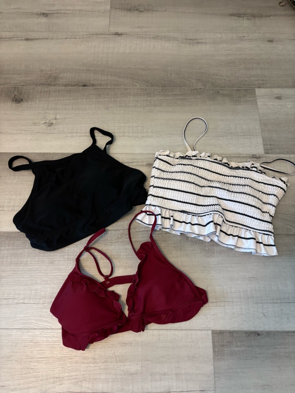 Lot of 3 Women’s Swimsuit Tops Size Large Bikini Tankini Swimwear